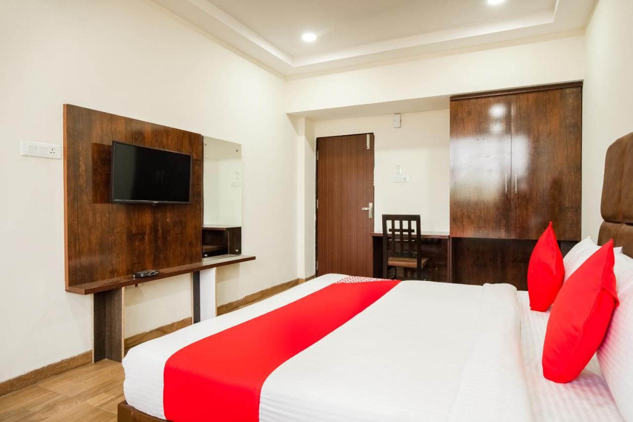โอโย 71689 โฮเทล เอส ไพรด์ Hotel อินดอร์ ภายนอก รูปภาพ