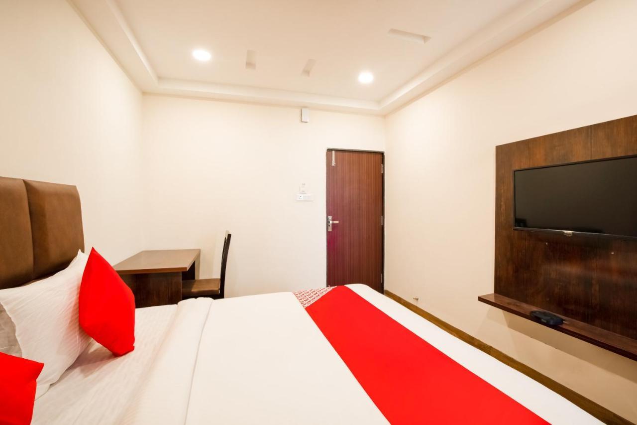 โอโย 71689 โฮเทล เอส ไพรด์ Hotel อินดอร์ ภายนอก รูปภาพ