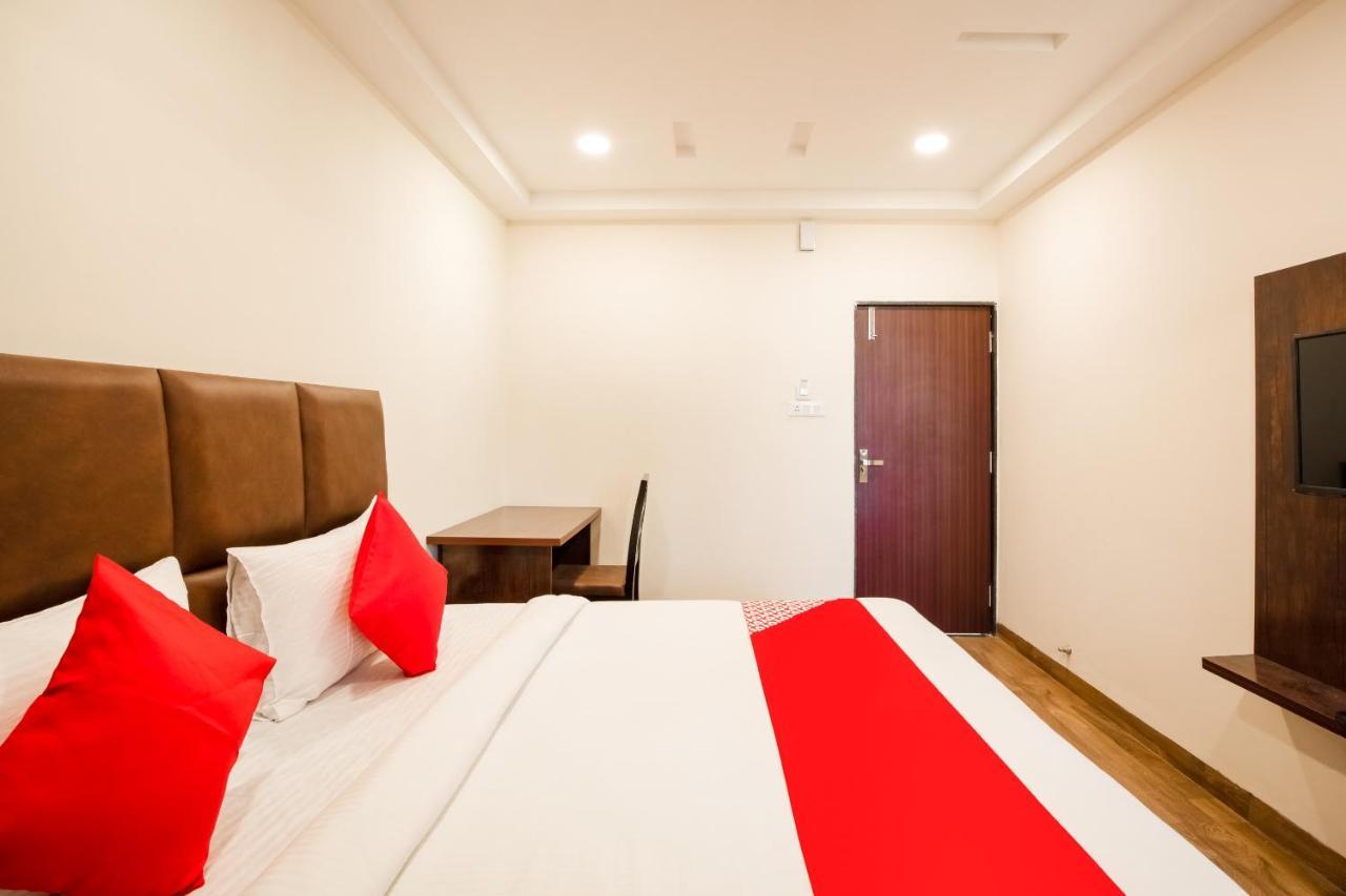 โอโย 71689 โฮเทล เอส ไพรด์ Hotel อินดอร์ ภายนอก รูปภาพ