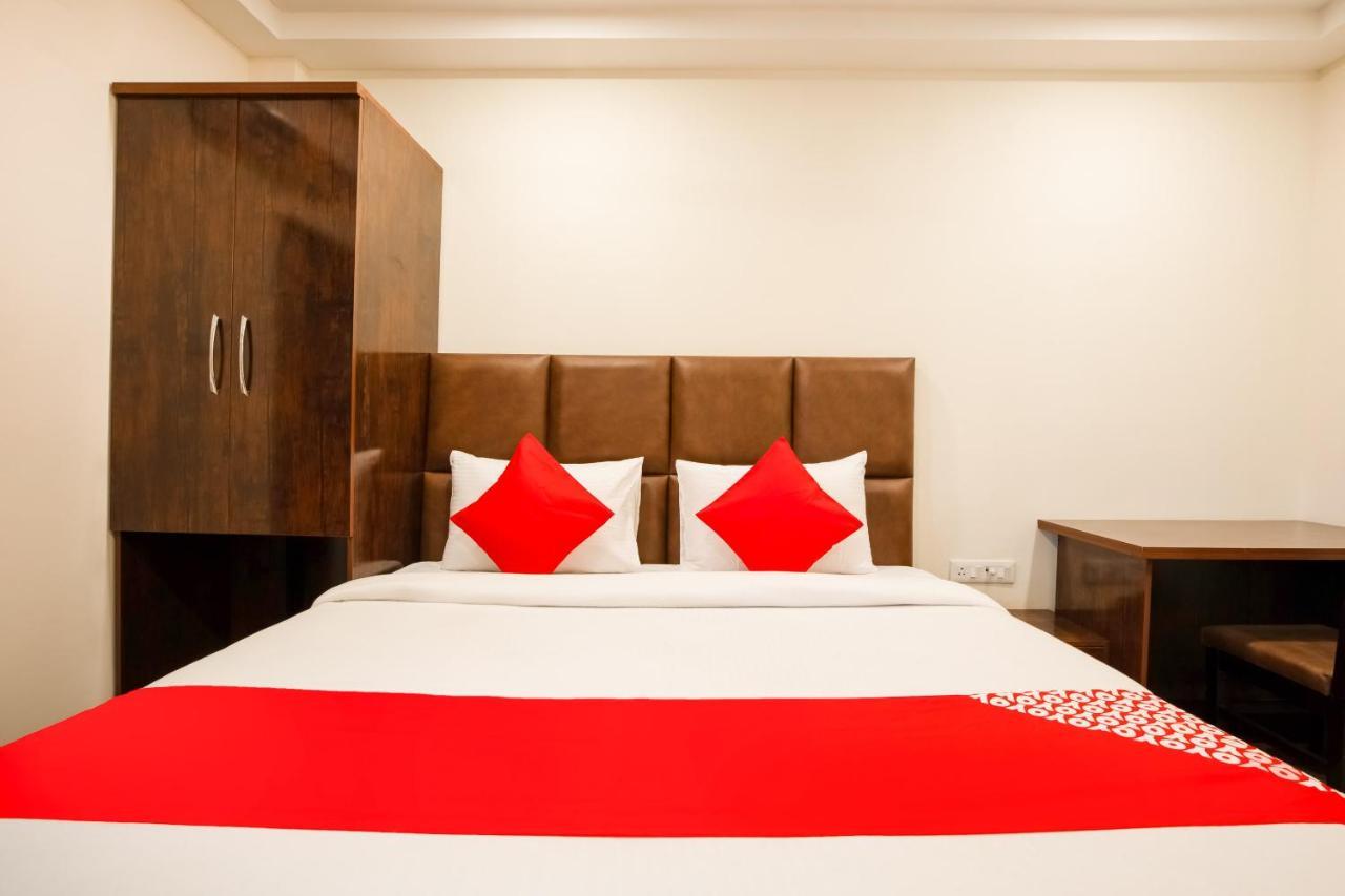 โอโย 71689 โฮเทล เอส ไพรด์ Hotel อินดอร์ ภายนอก รูปภาพ